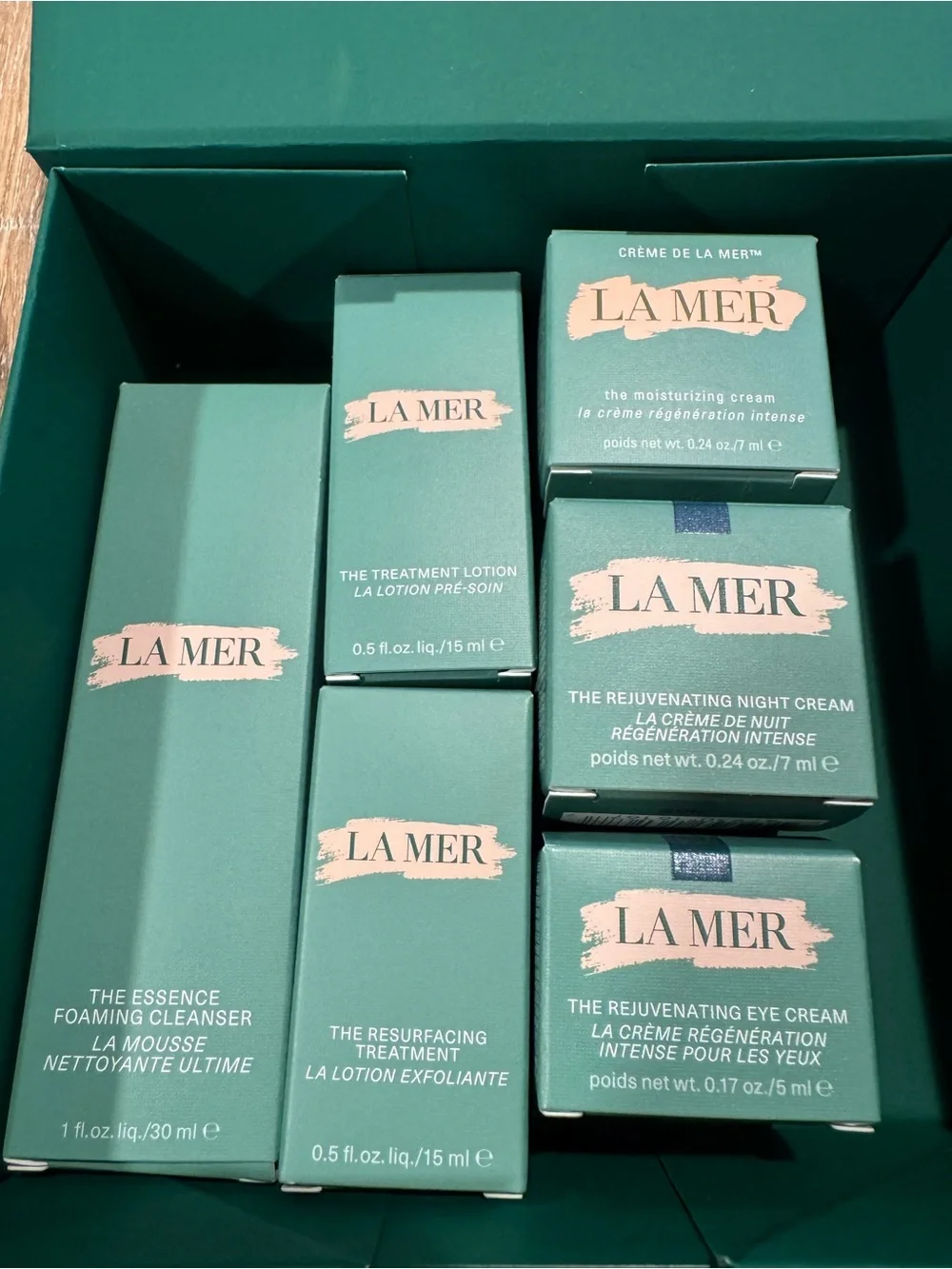 La Mer Skincare Collection in Teal and White